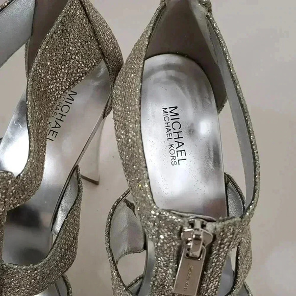 Michael Kors Berkley T-Strap Silver Glitter Sandals 8 - Picture 11 of 15
